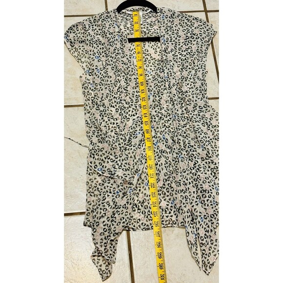 Diane Von Furstenberg  Women Size 2 Animal Print Silk Blouse Boho Quiet Luxury - Picture 10 of 14